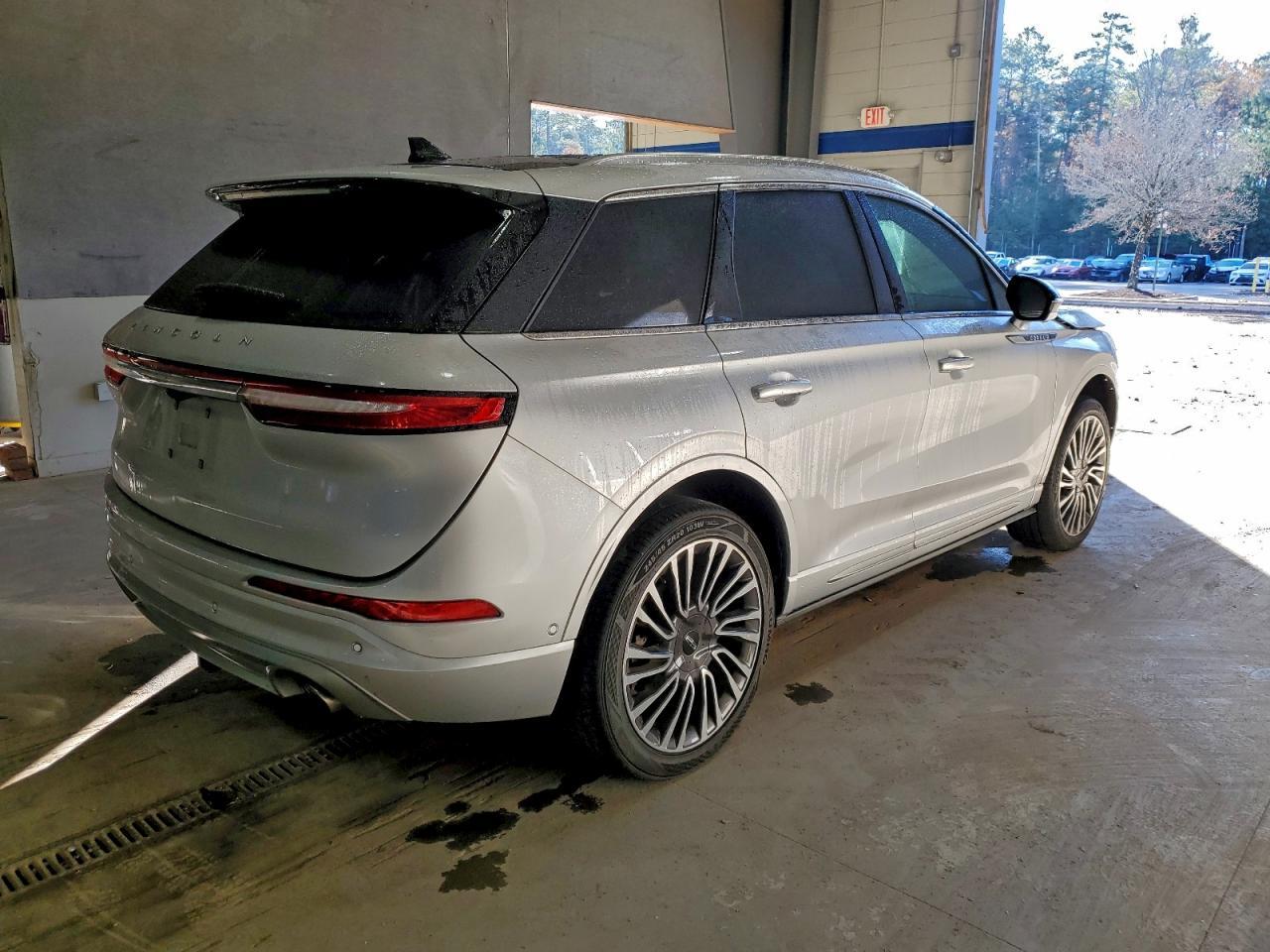 2020 Lincoln Corsair Reserve - Фото 3