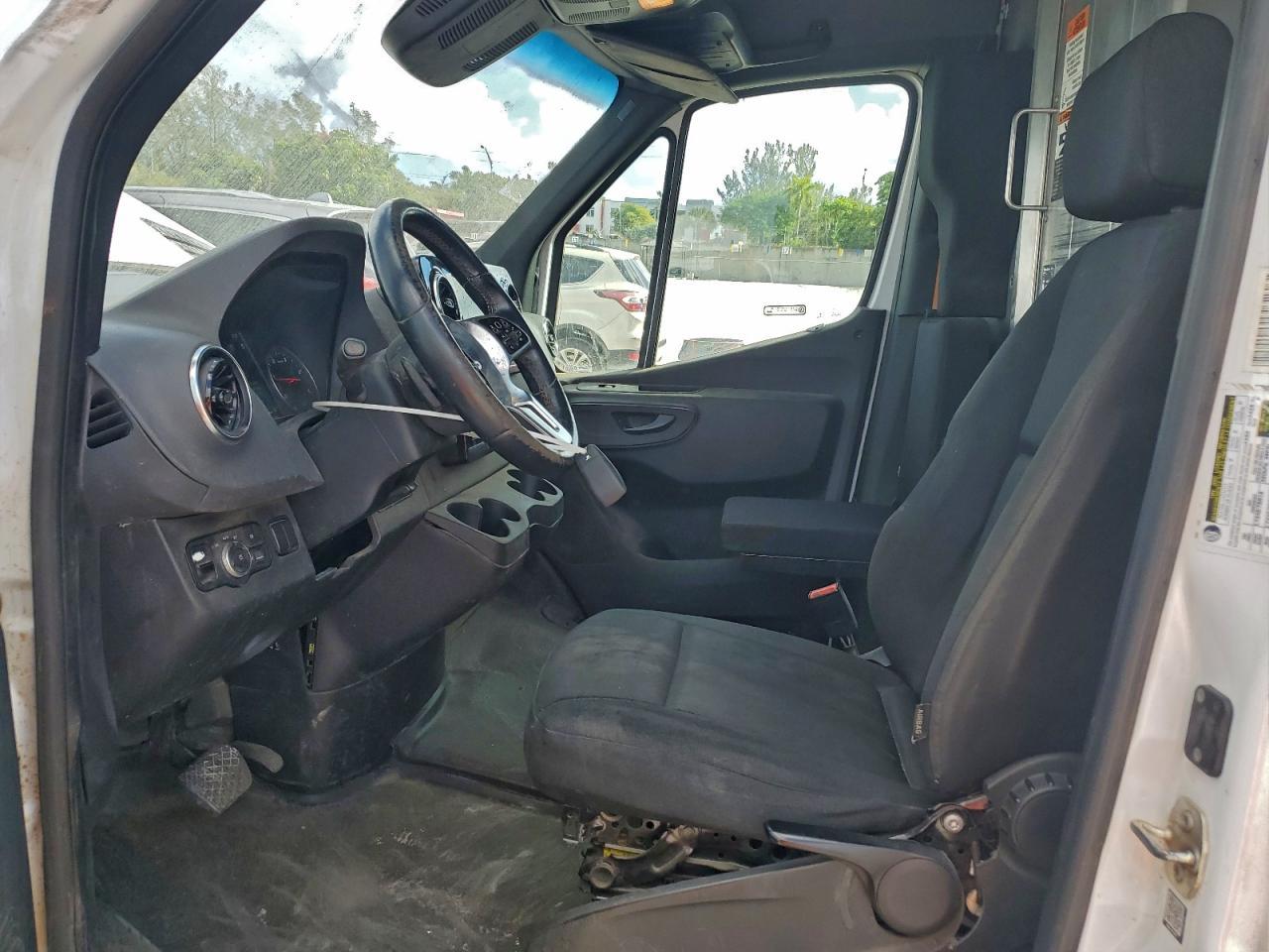 2021 Mercedes Benz Sprinter 2500 Delivery Van - Фото 7