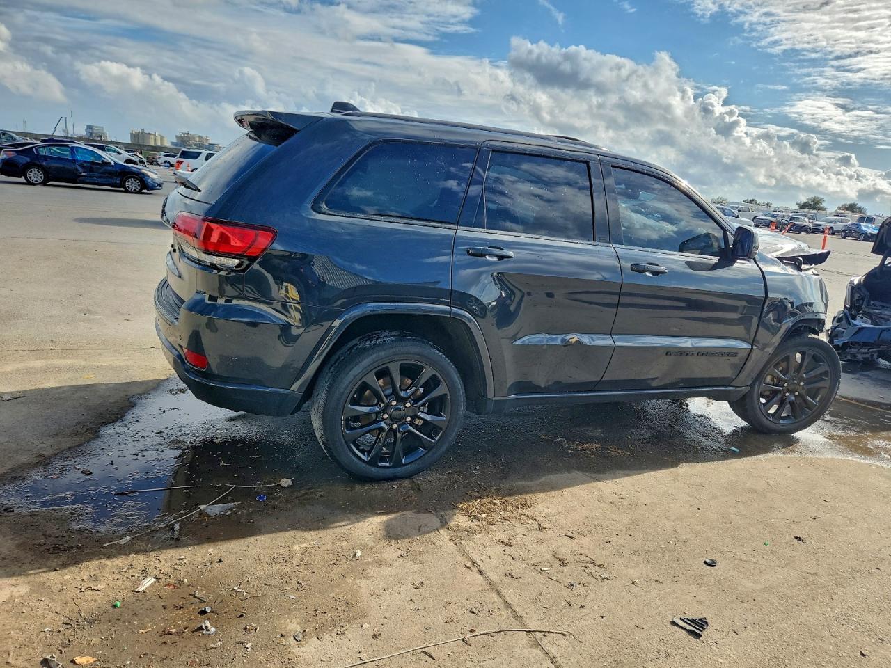 2018 Jeep Grand Cherokee Laredo - Image 3