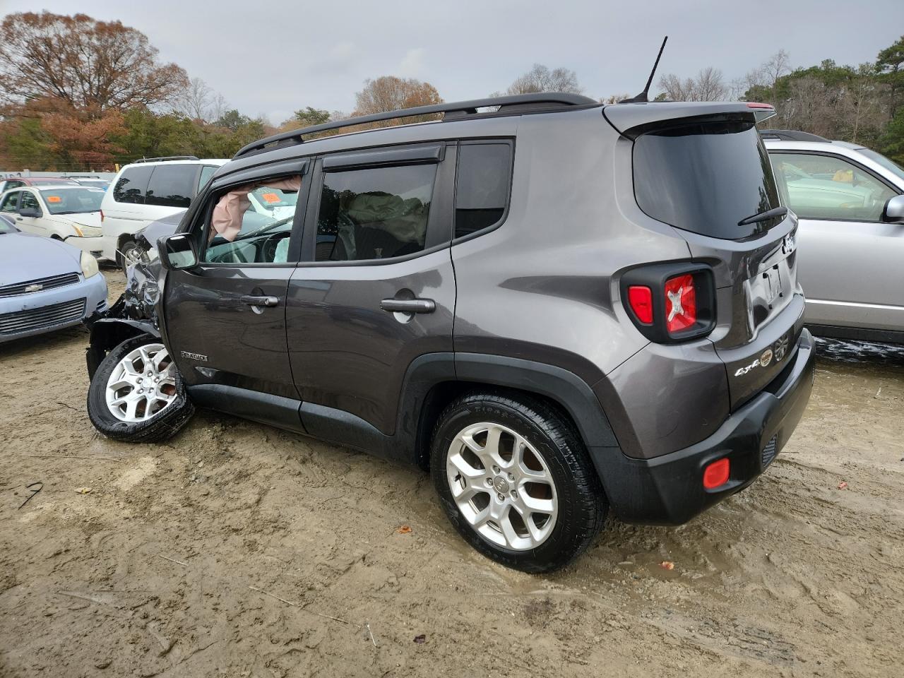 2017 Jeep Renegade Latitude - Image 2