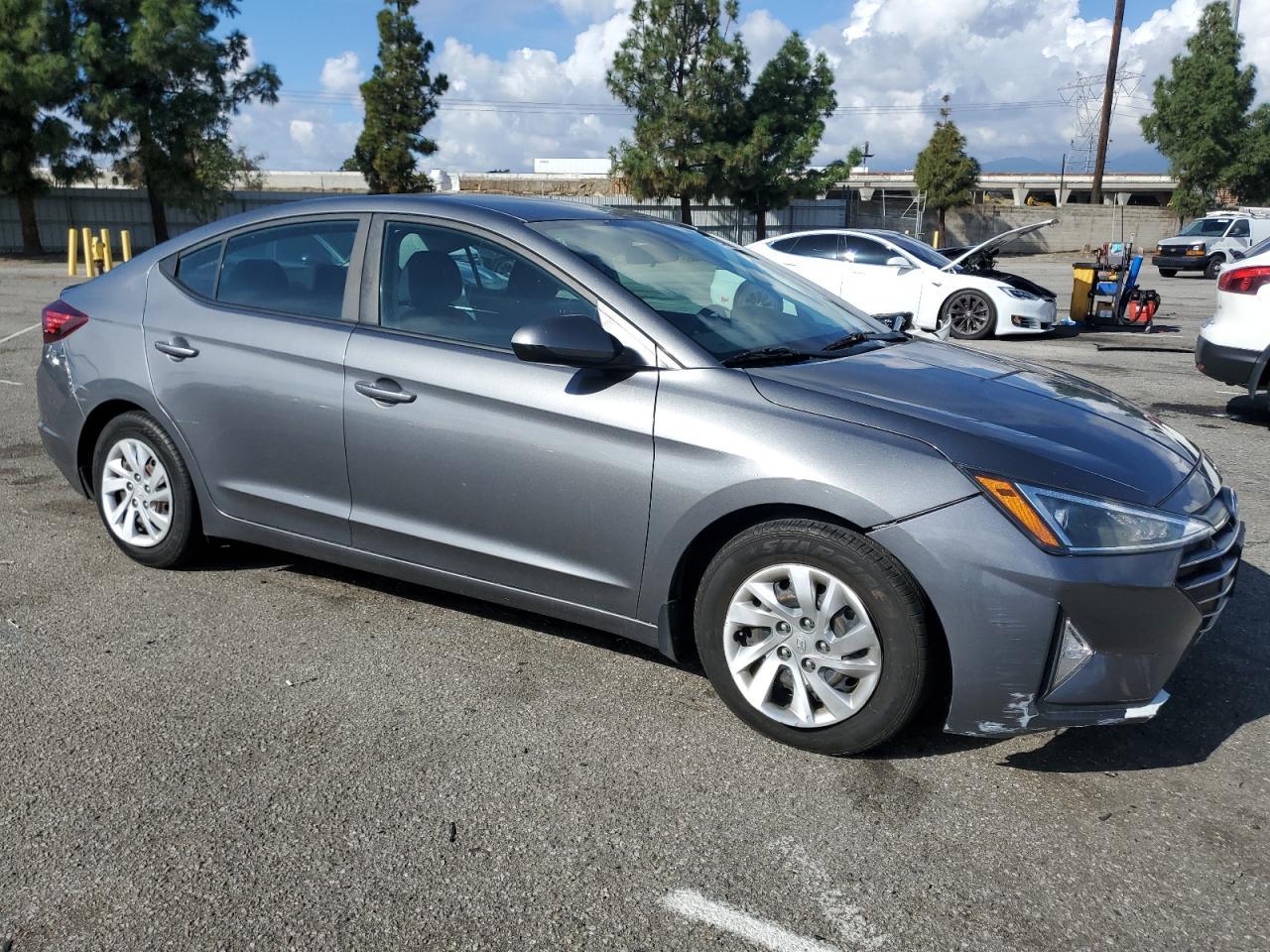 2020 Hyundai Elantra Se - Image 4