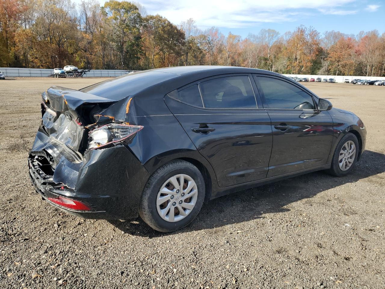 2019 Hyundai Elantra Se - Image 3