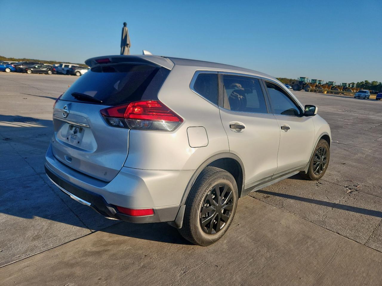 2017 Nissan Rogue S - Image 3