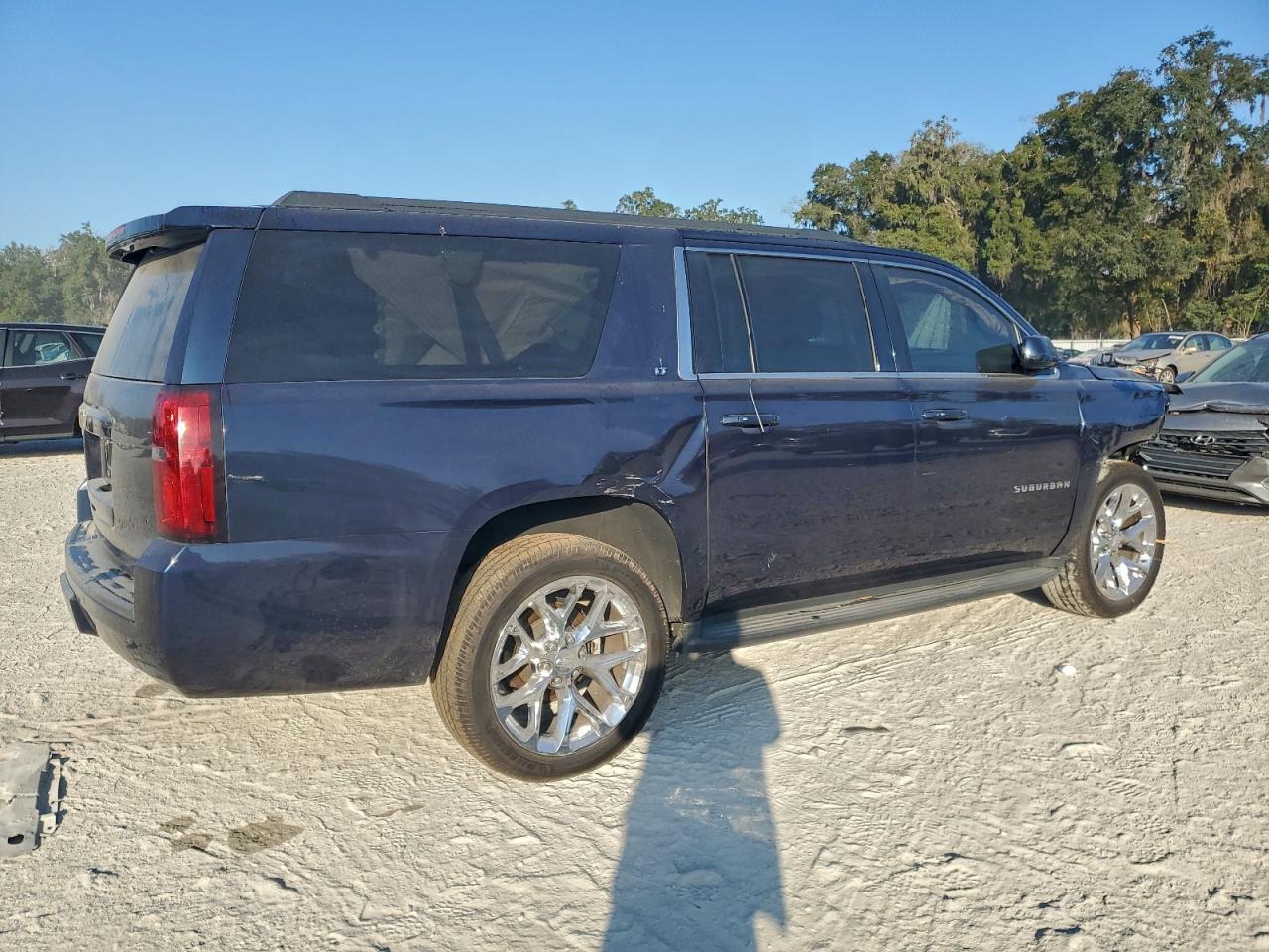 2019 Chevrolet Suburban C1500 Lt - Фото 3