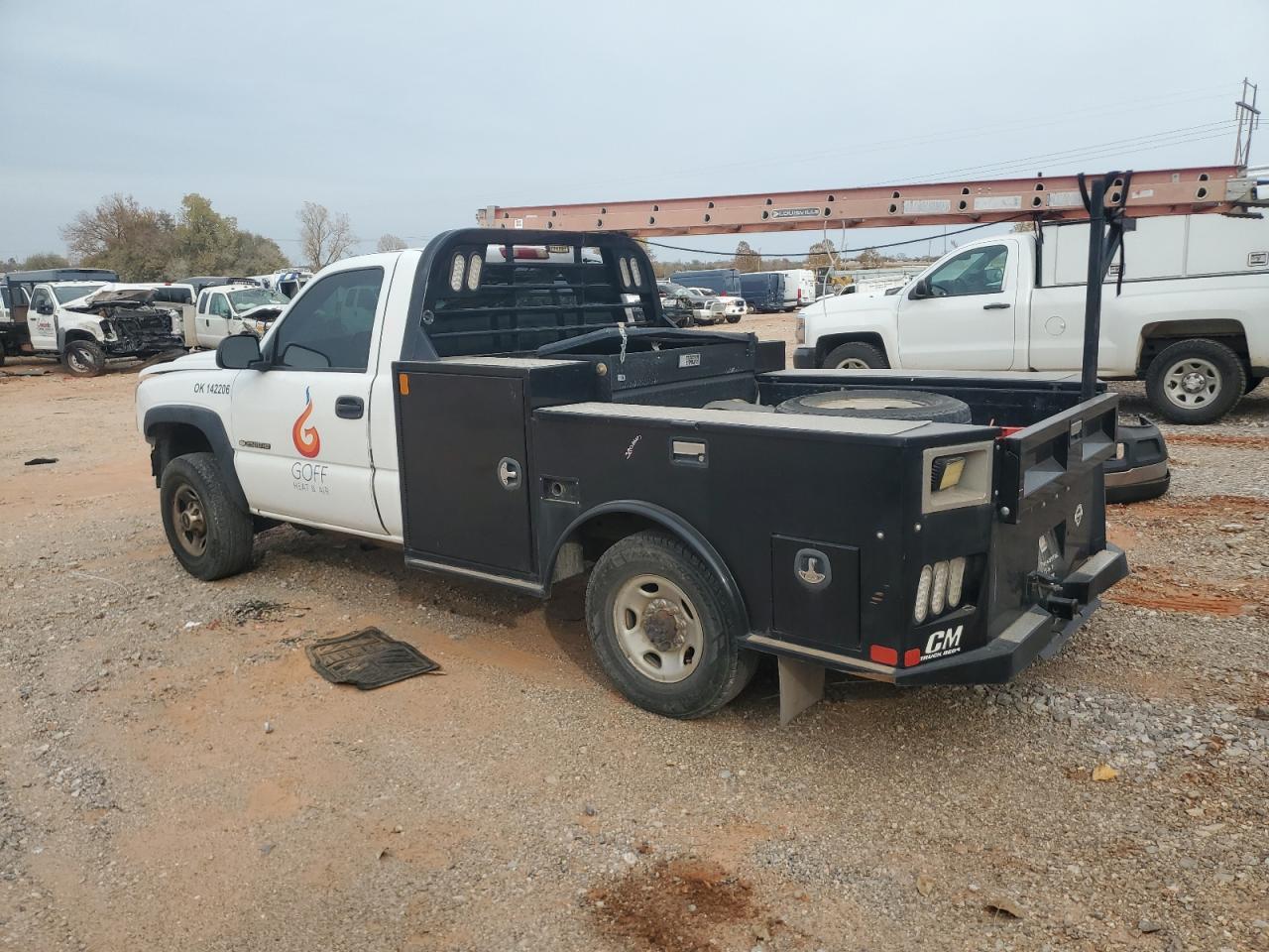 2007 Chevrolet Silverado Utility / Service Truck - Image 2