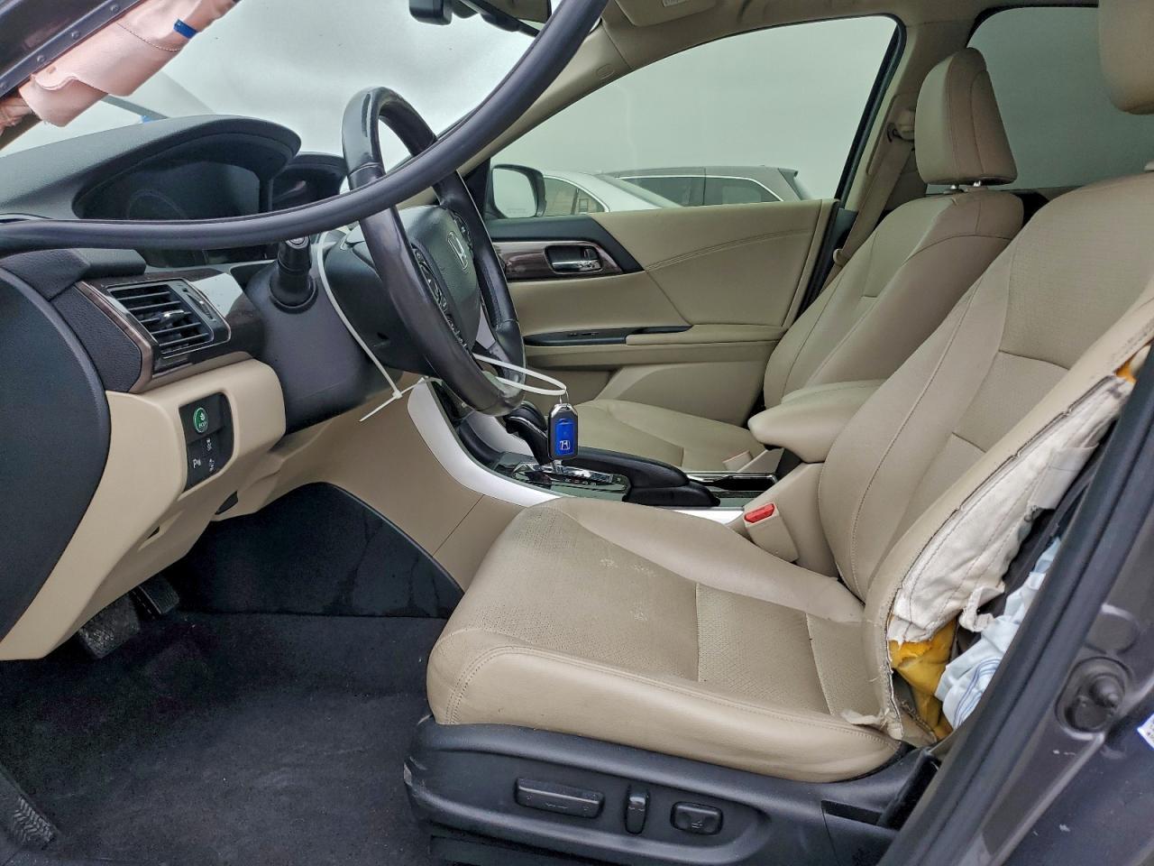 2017 Honda Accord Touring Hybrid - Image 7