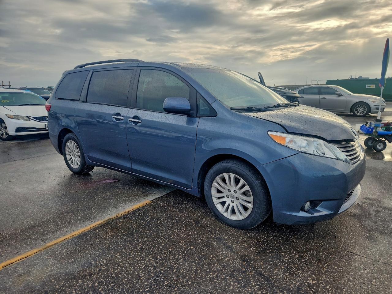 2015 Toyota Sienna - Фото 4