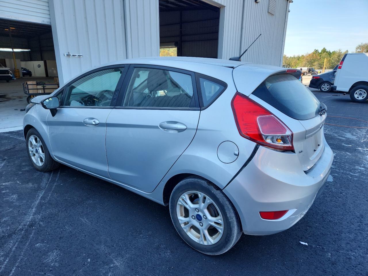 2016 Ford Fiesta Se - Фото 2