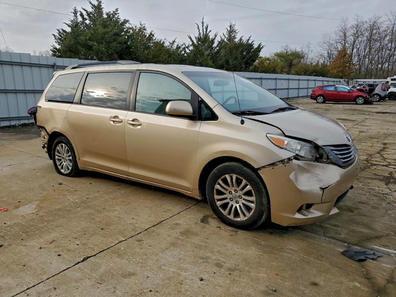 2014 Toyota Sienna Xle - Фото 4