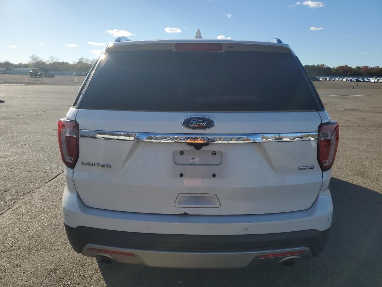 2017 Ford Explorer Limited - Image 6