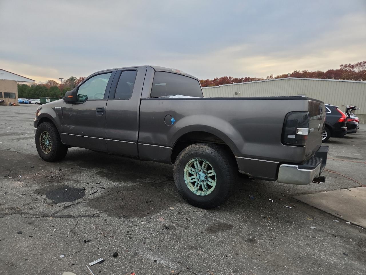 2005 Ford F150 - Image 2
