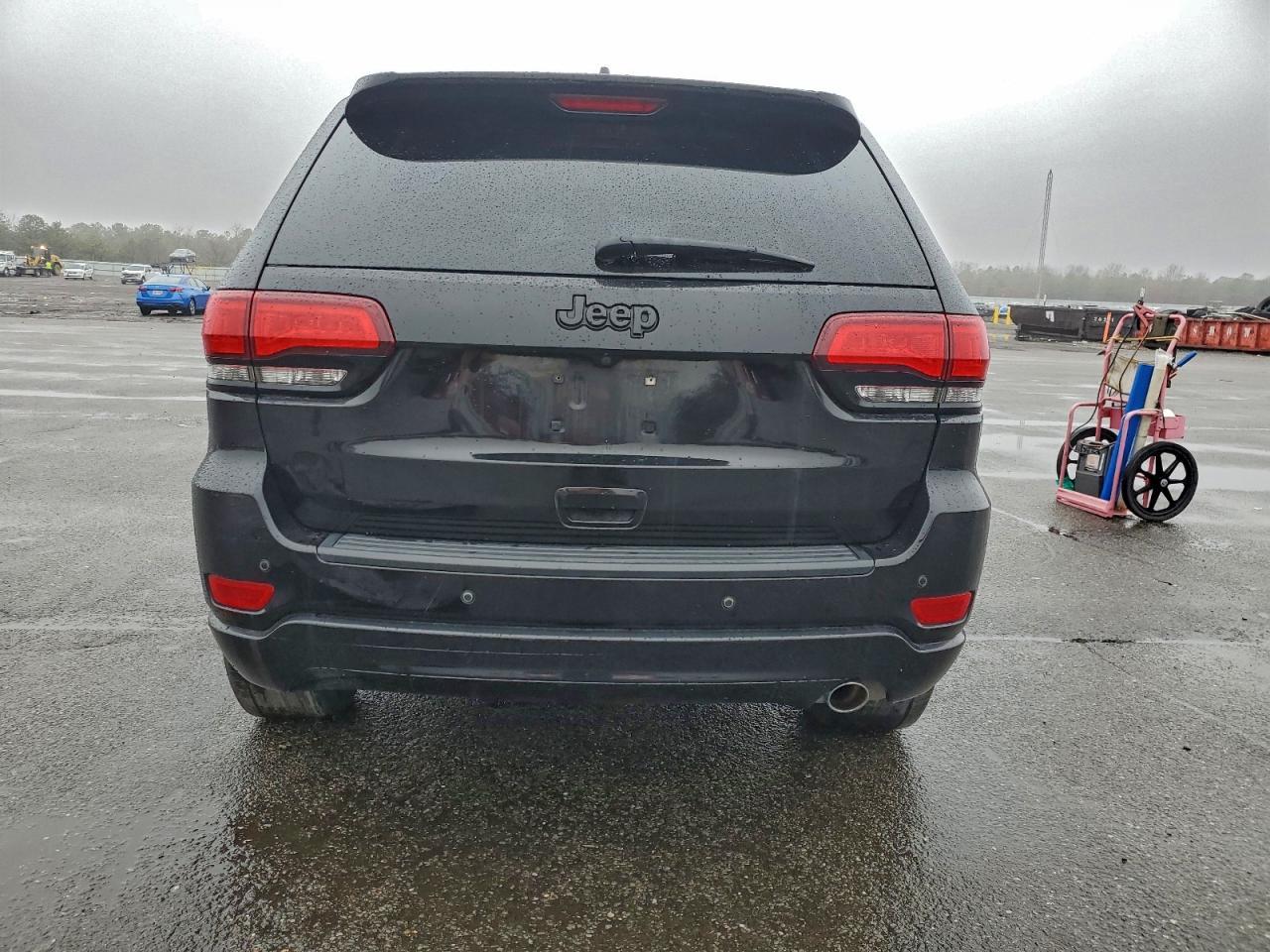 2019 Jeep Grand Cherokee Laredo - Image 6