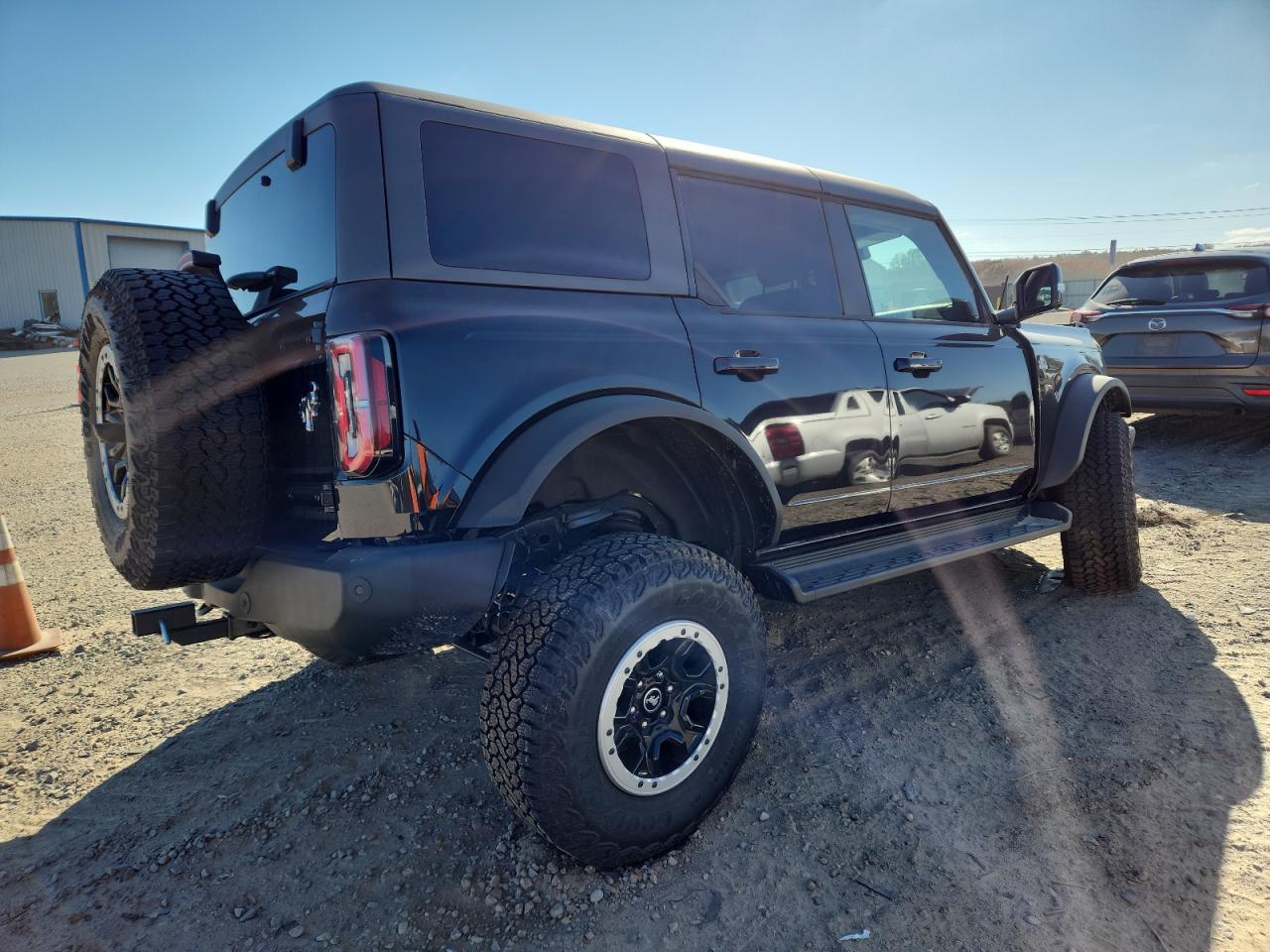 2025 Ford Bronco Outer Banks - Image 3