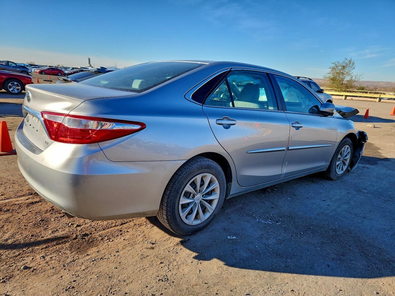 2017 Toyota Camry Le - Фото 3