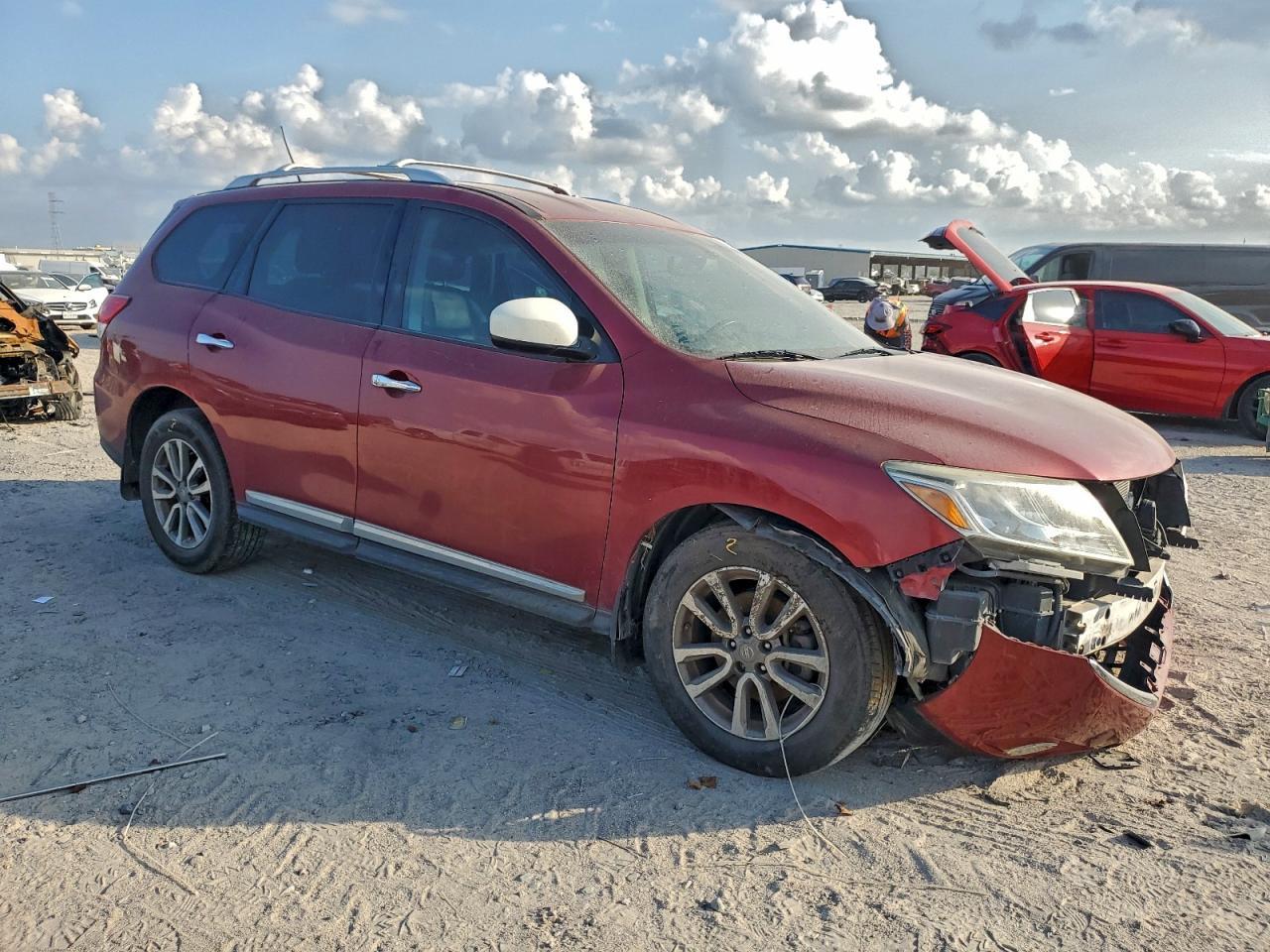 2015 Nissan Pathfinder S - Image 4