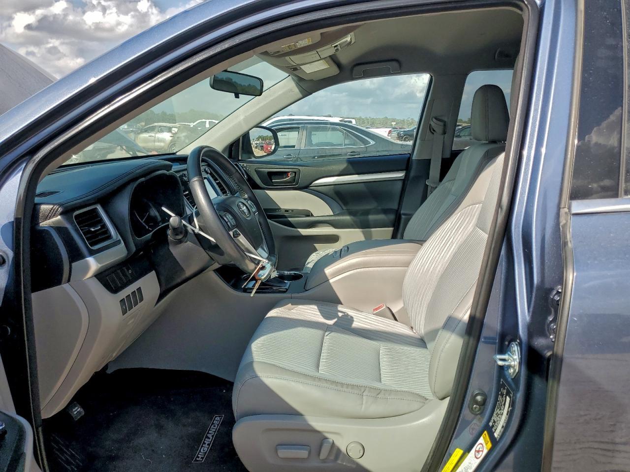 2014 Toyota Highlander Le - Image 7