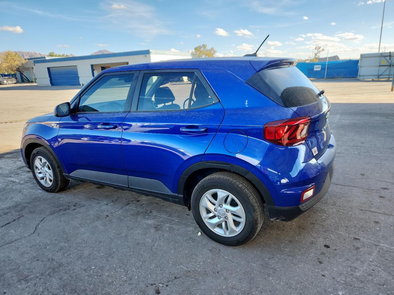 2025 Hyundai Venue Se - Image 2