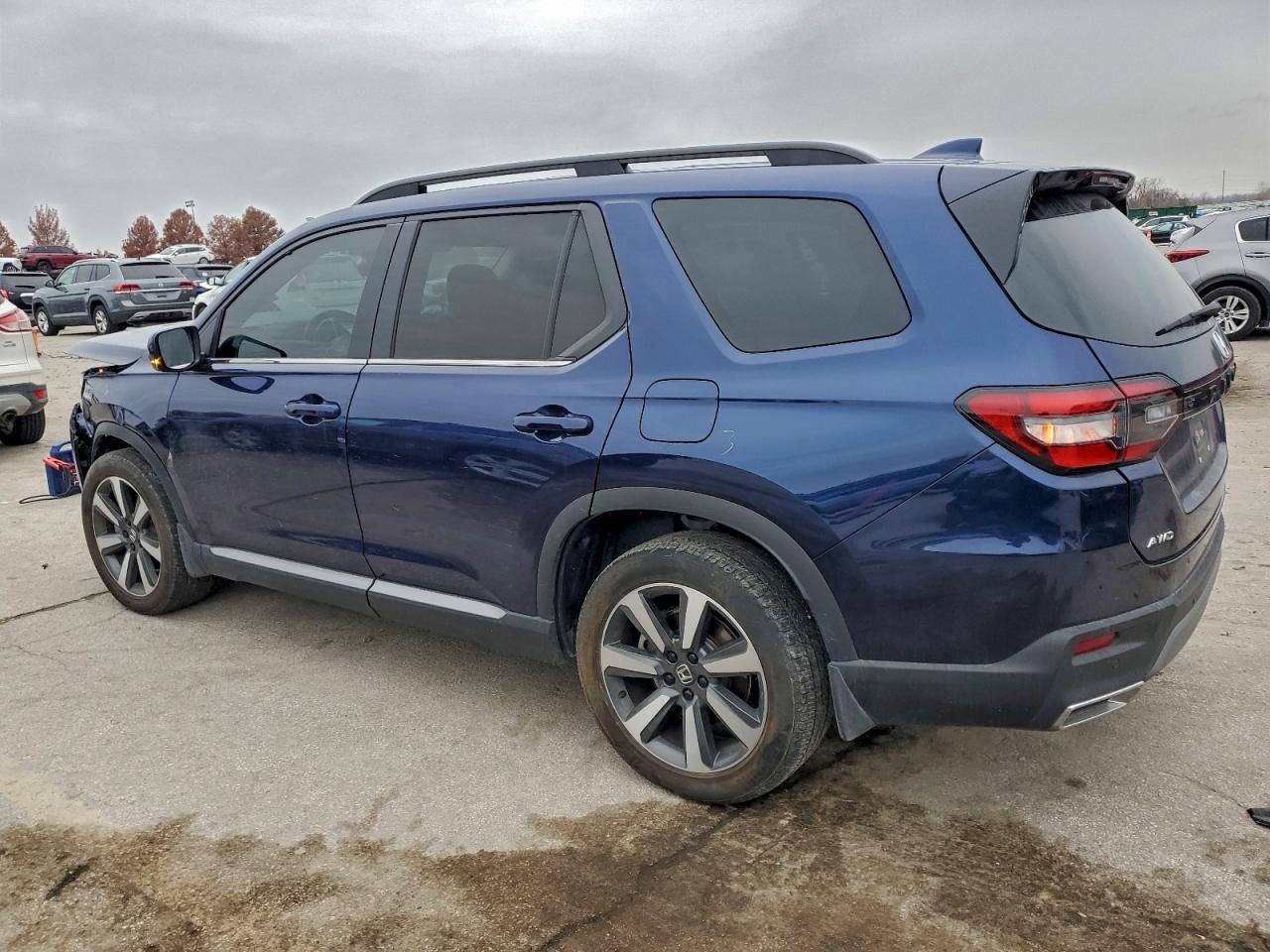 2023 Honda Pilot Touring - Image 2
