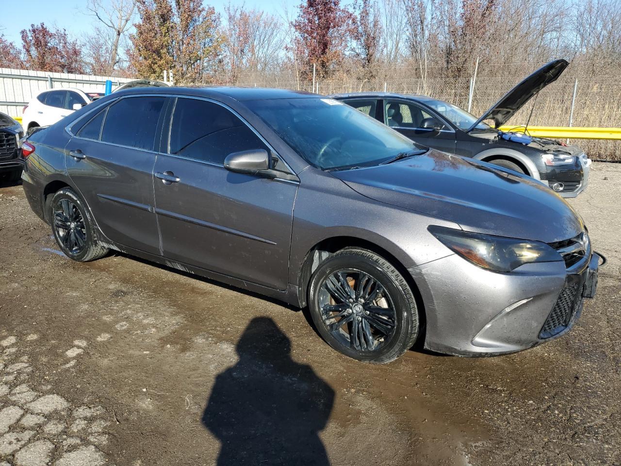 2017 Toyota Camry Se - Фото 4