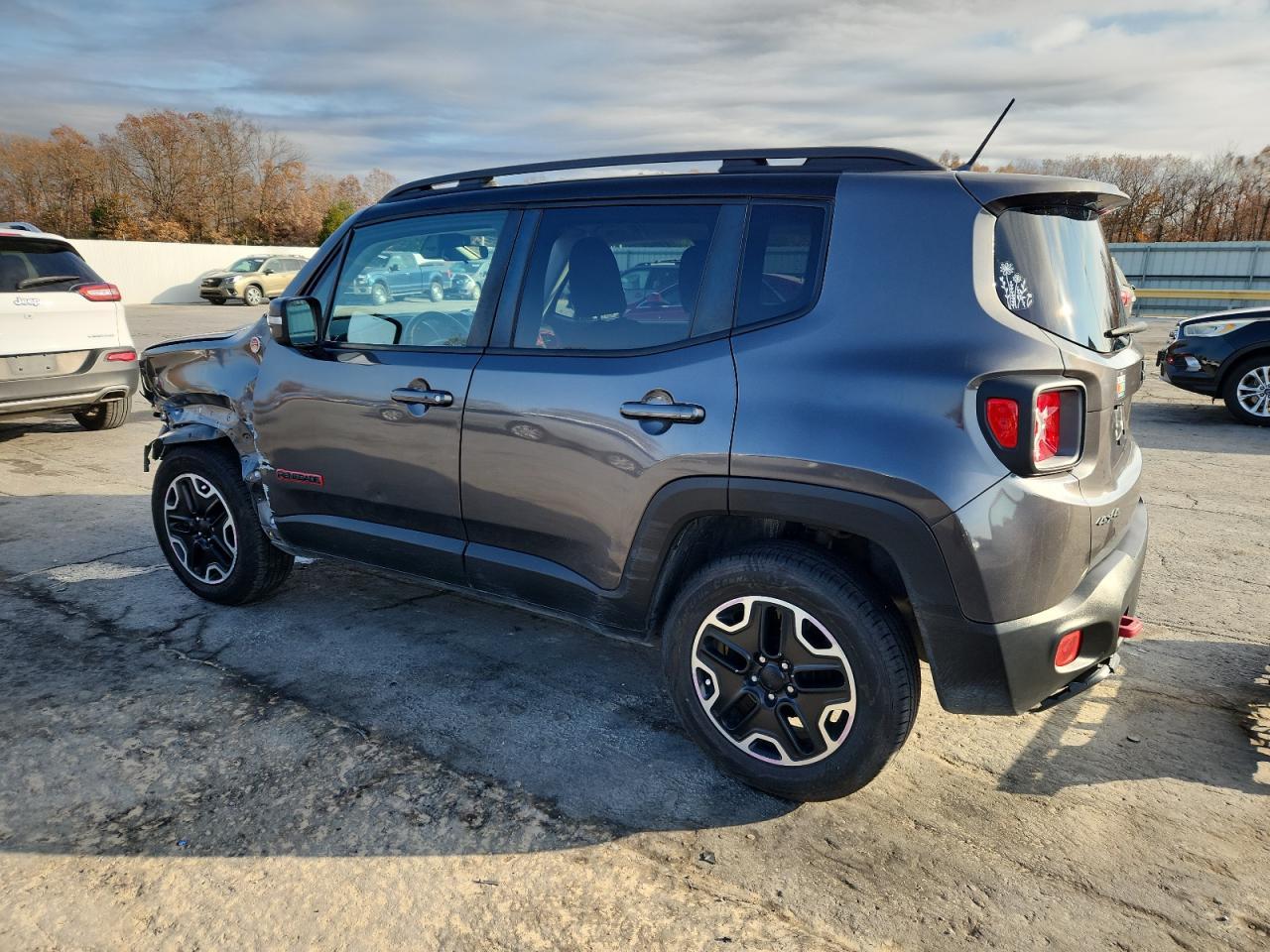 2016 Jeep Renegade Trailhawk - Image 2
