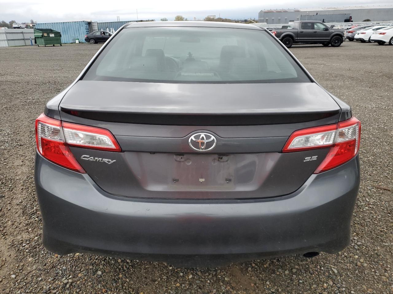 2014 Toyota Camry - Фото 6