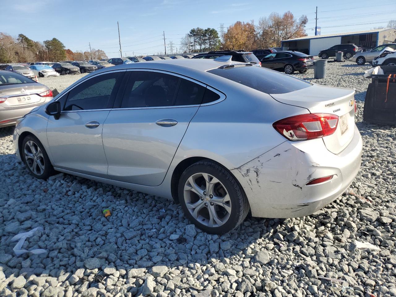 2016 Chevrolet Cruze Premier - Image 2
