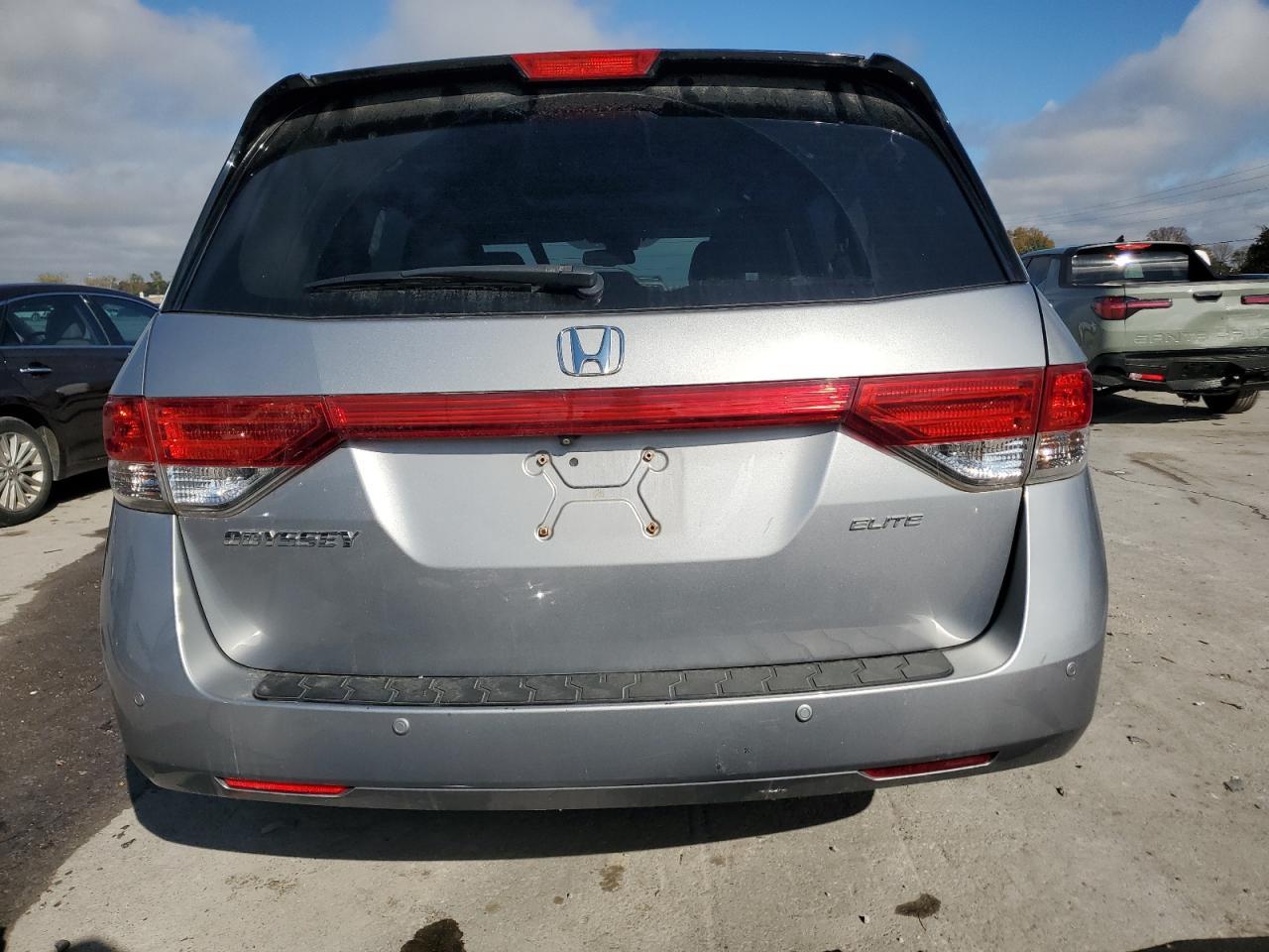 2016 Honda Odyssey Touring - Image 6
