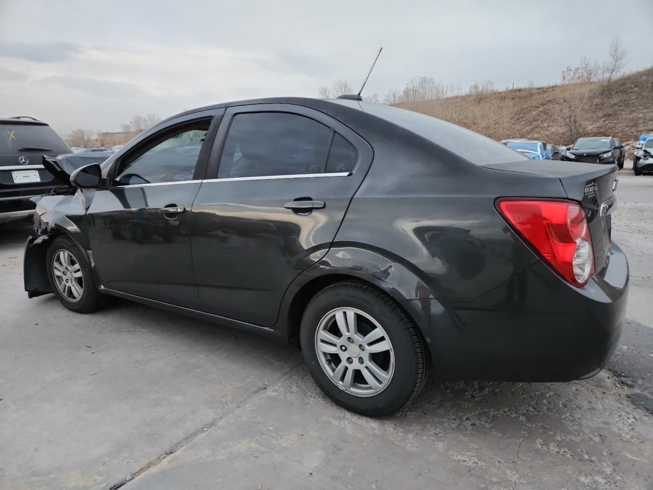 2016 Chevrolet Sonic Lt - Фото 2
