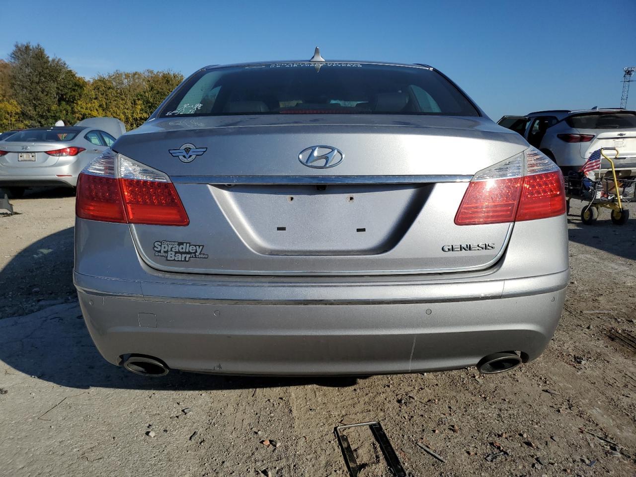 2011 Hyundai Genesis 3.8L - Фото 6
