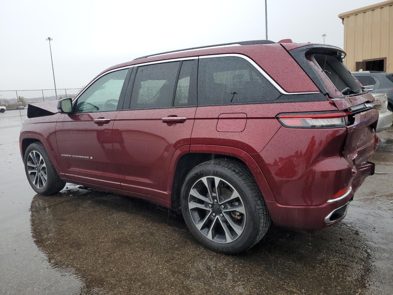 2022 Jeep Grand Cherokee Overland - Image 2