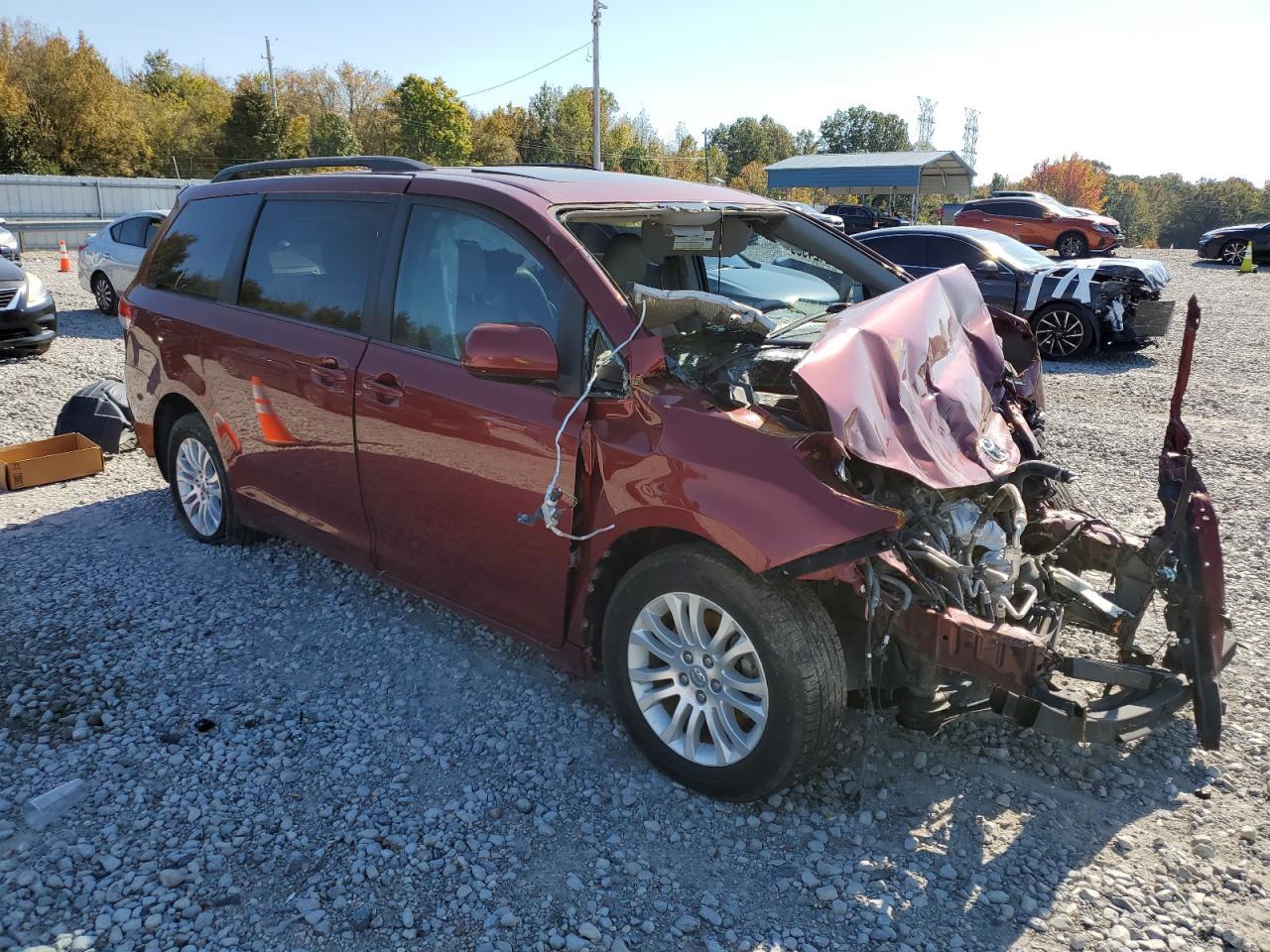 2013 Toyota Sienna Xle - Image 4