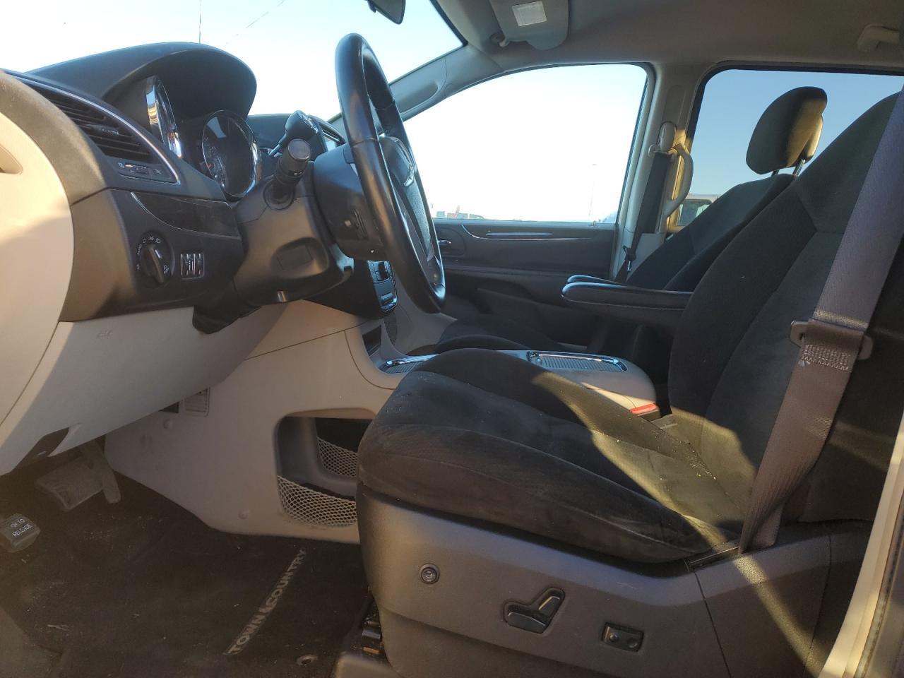 2015 Chrysler Town & Country Touring - Фото 7
