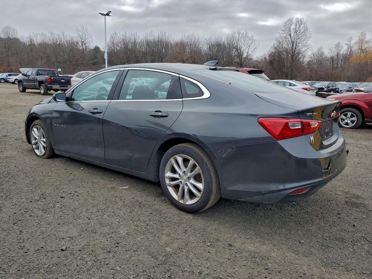 2018 Chevrolet Malibu Lt - Image 2