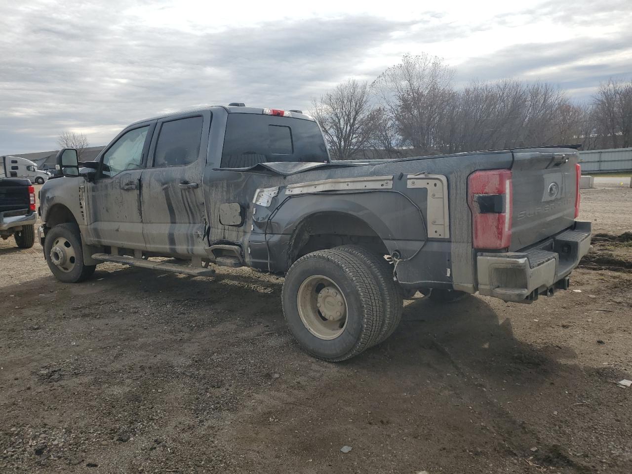 2026 Ford F350 Super Duty - Фото 2