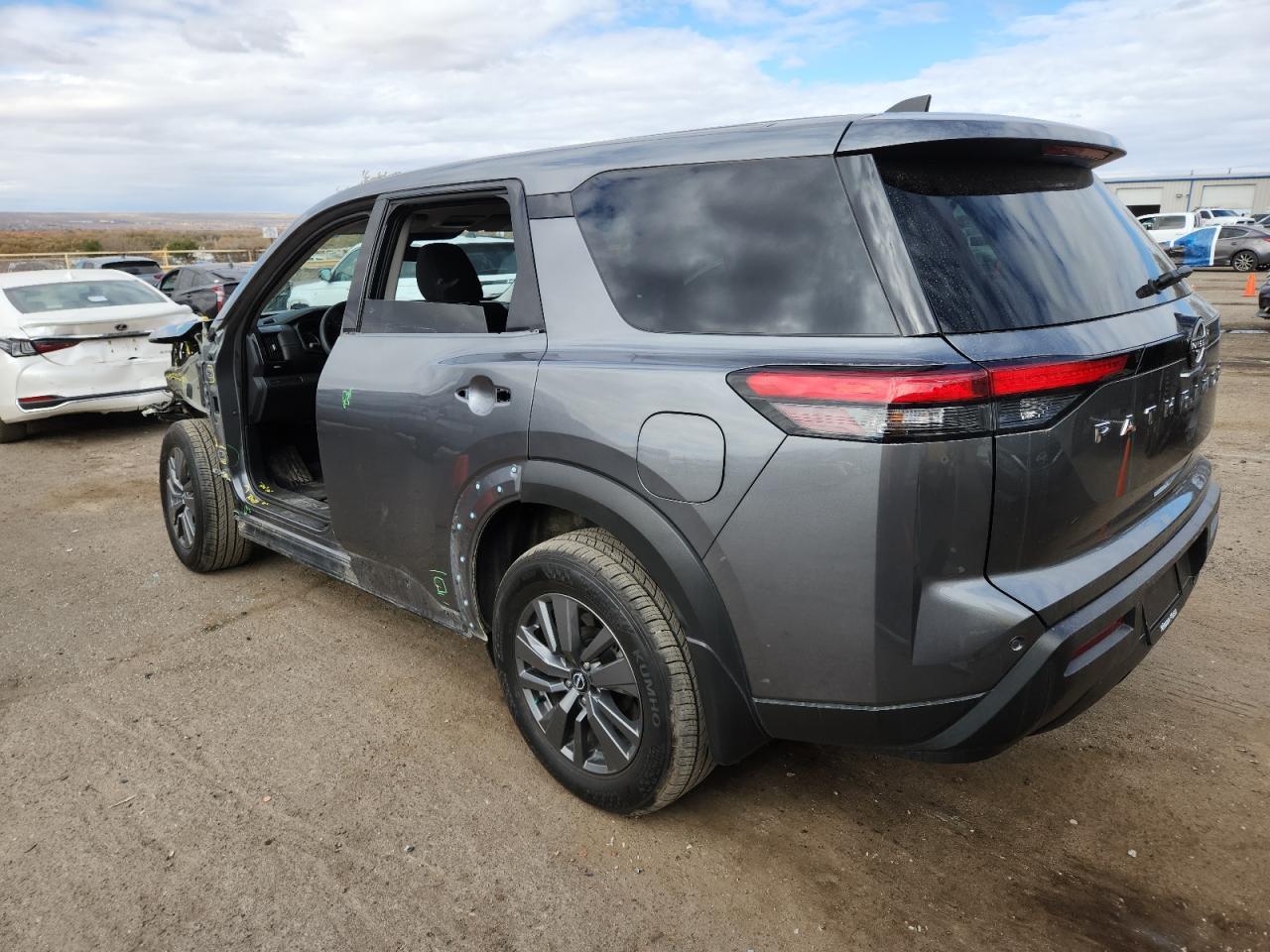 2023 Nissan Pathfinder S - Фото 2