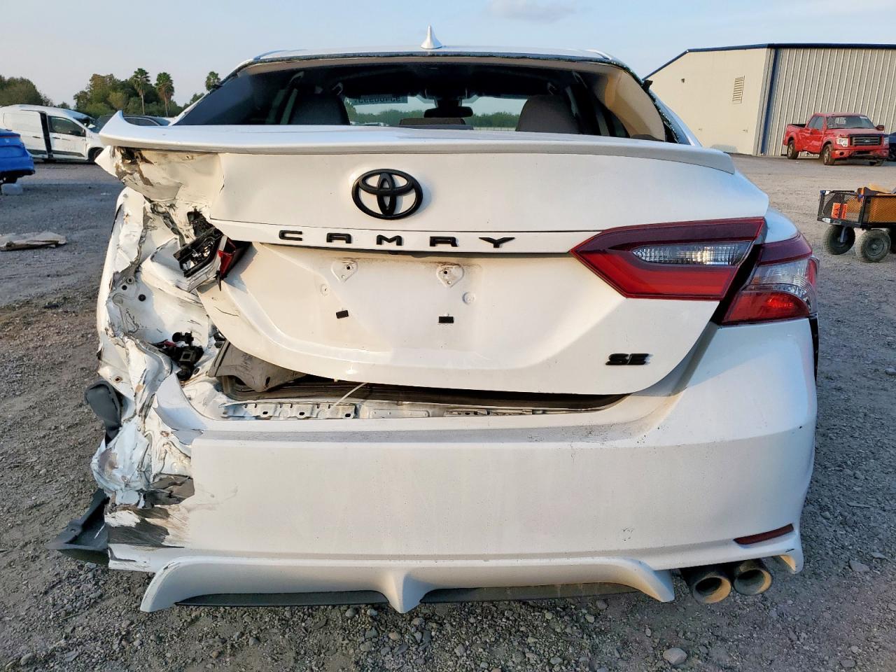 2021 Toyota Camry Se - Фото 6