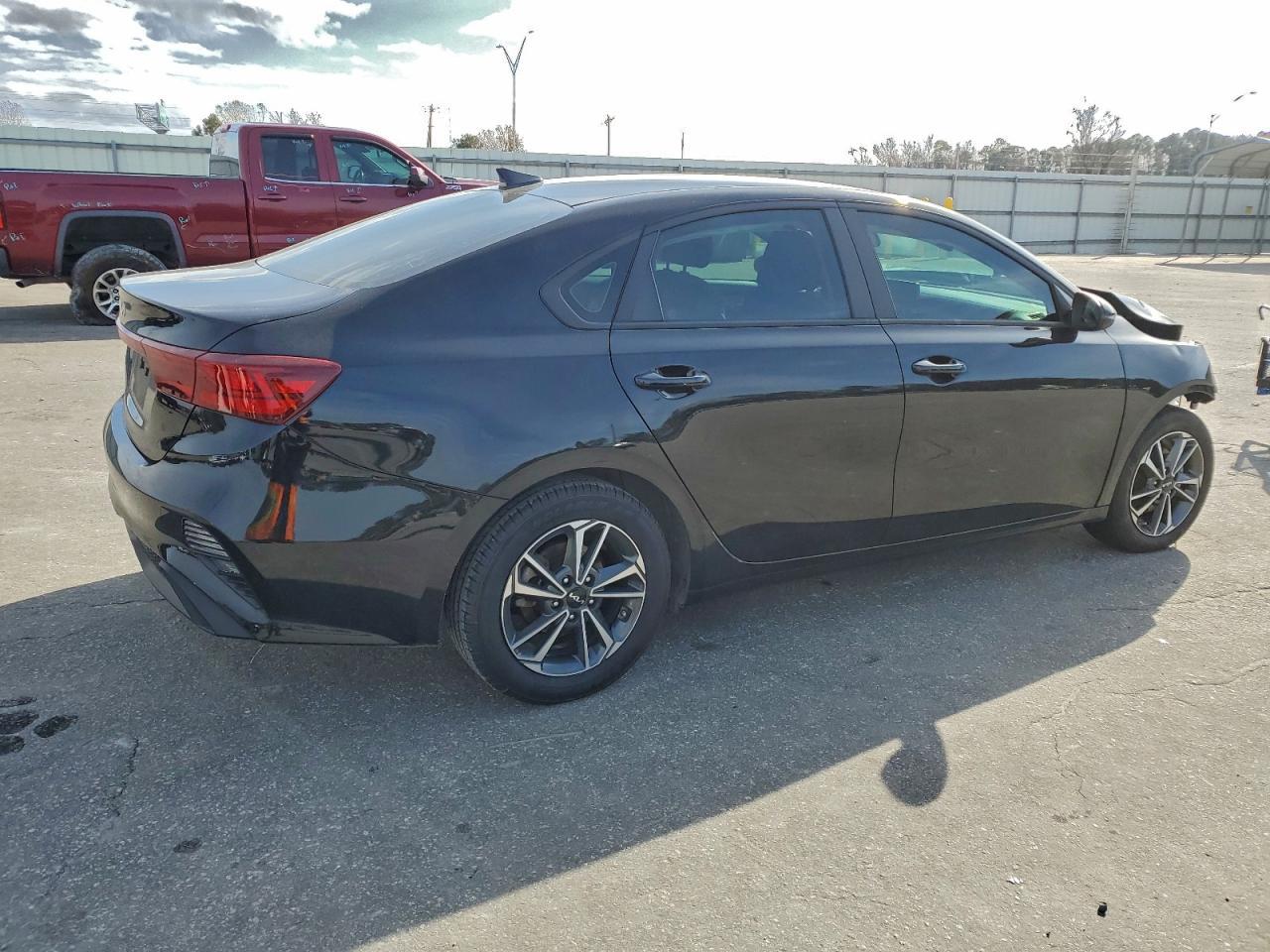 2023 Kia Forte Lx - Фото 3