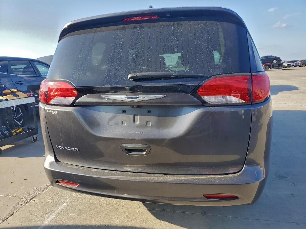 2020 Chrysler Voyager Lxi - Фото 6