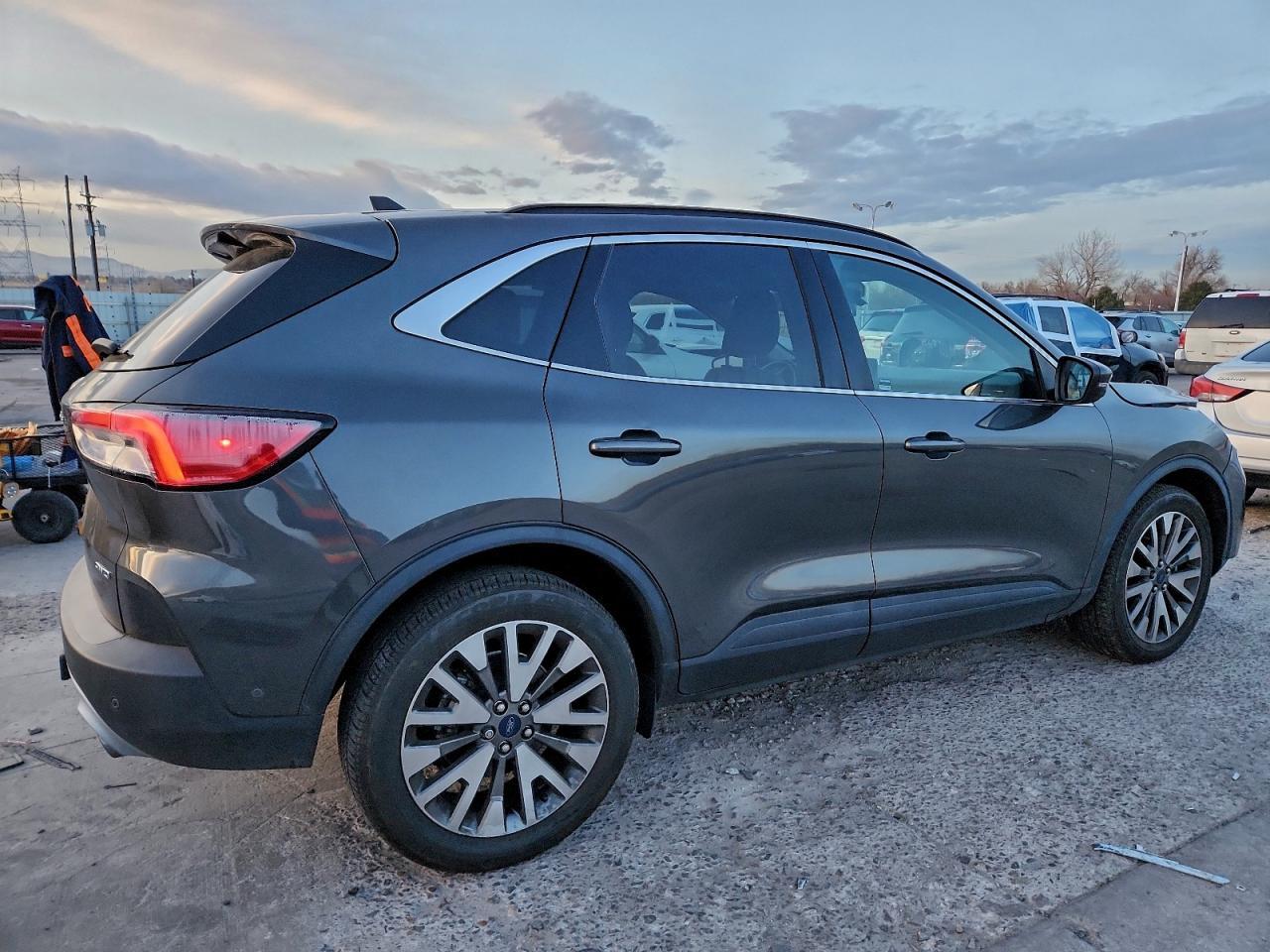 2020 Ford Escape Titanium - Image 3