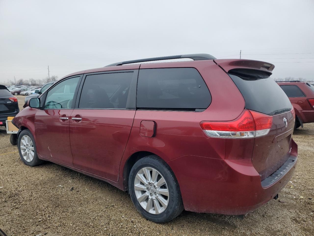 2014 Toyota Sienna Xle - Фото 2