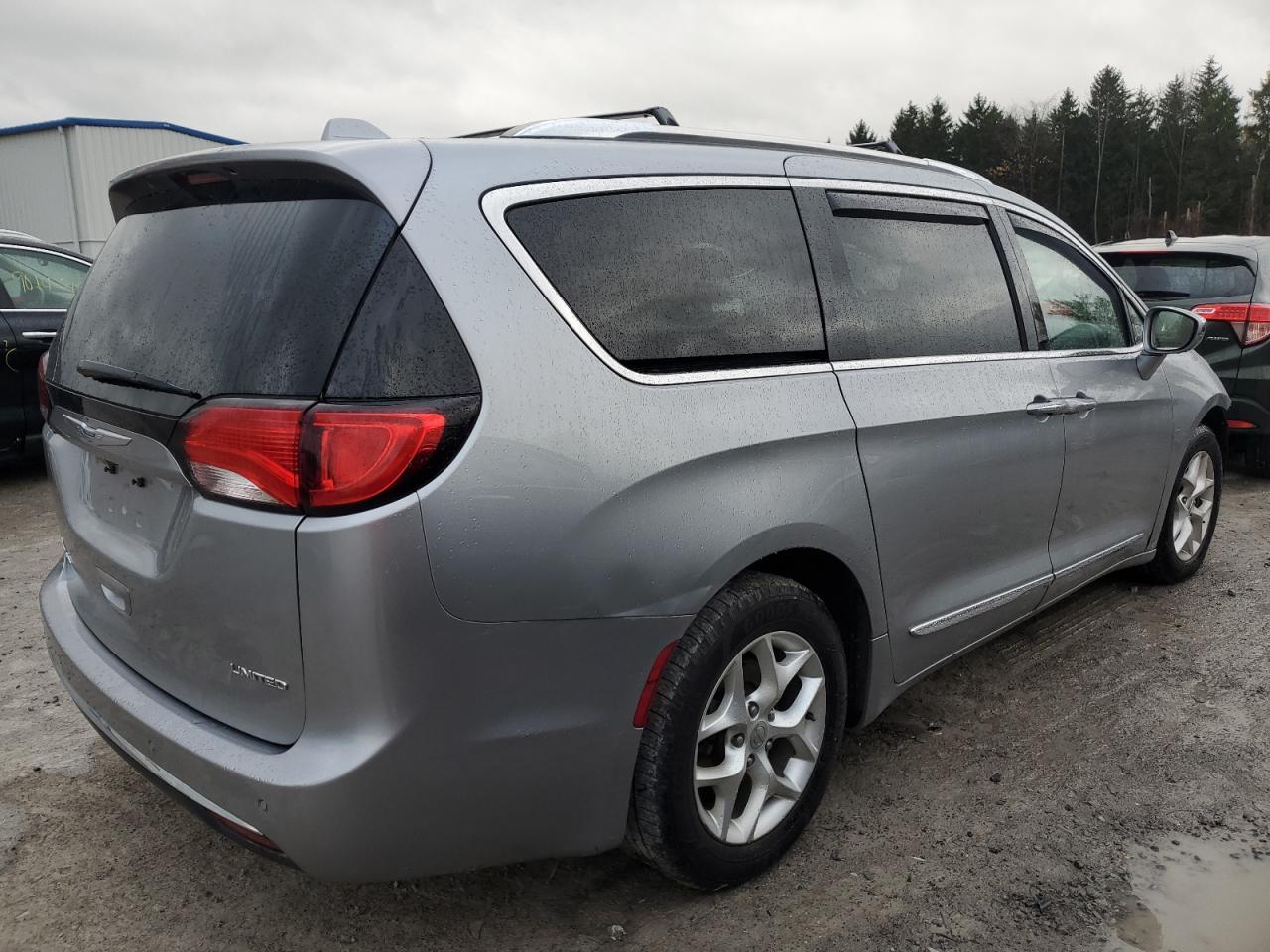 2020 Chrysler Pacifica Limited - Image 3