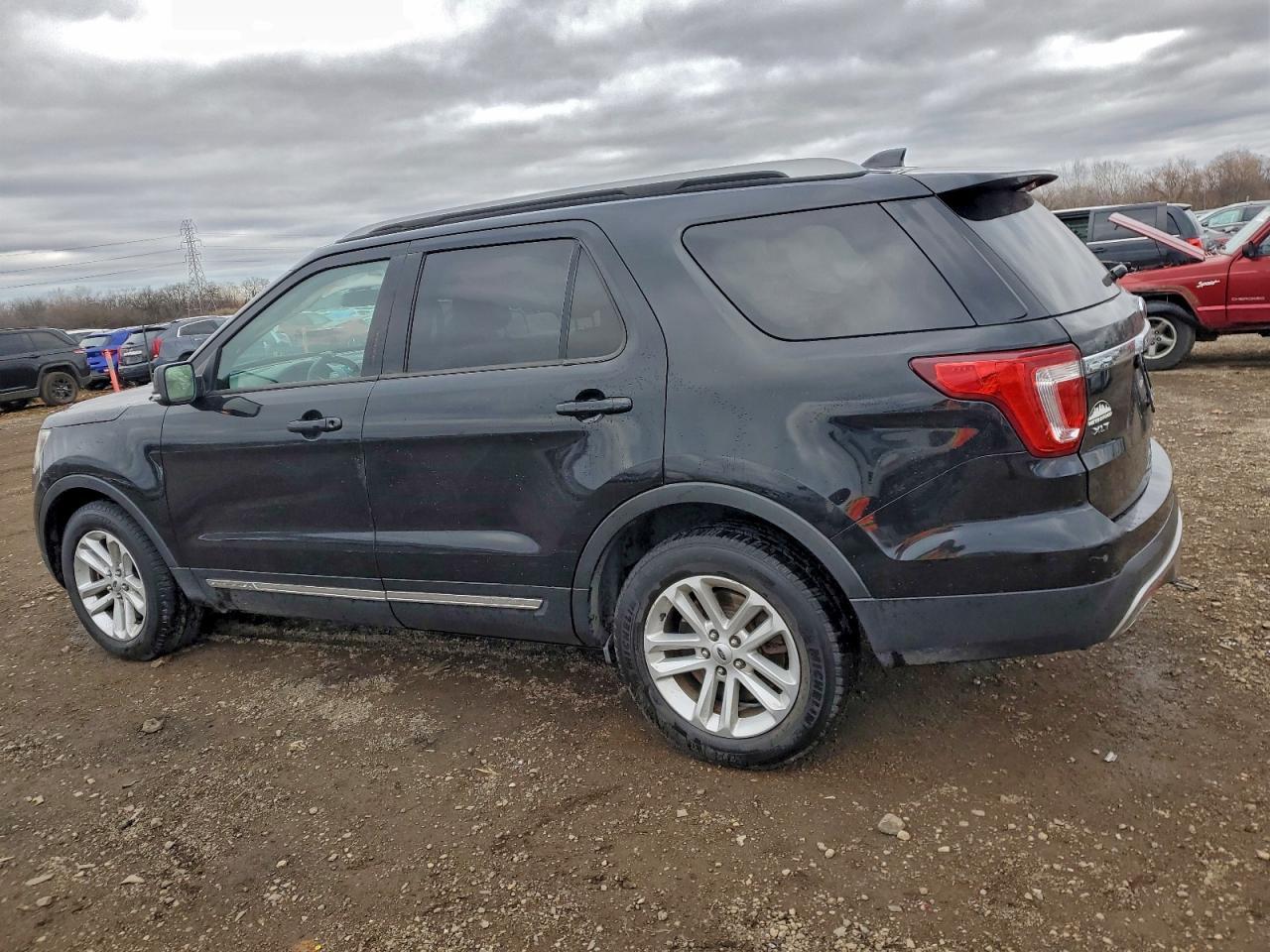 2017 Ford Explorer Xlt - Image 2