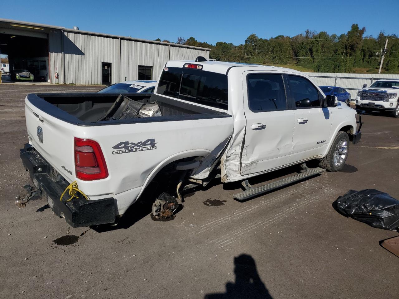 2022 Ram 1500 Laramie - Фото 3