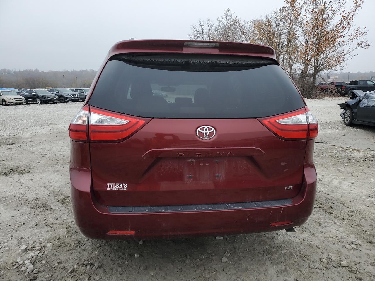 2015 Toyota Sienna Le - Image 6