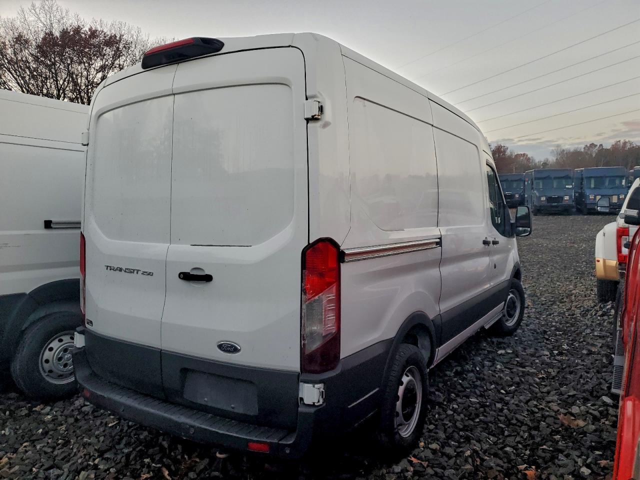 2019 Ford Transit T-250 Delivery Van - Фото 3
