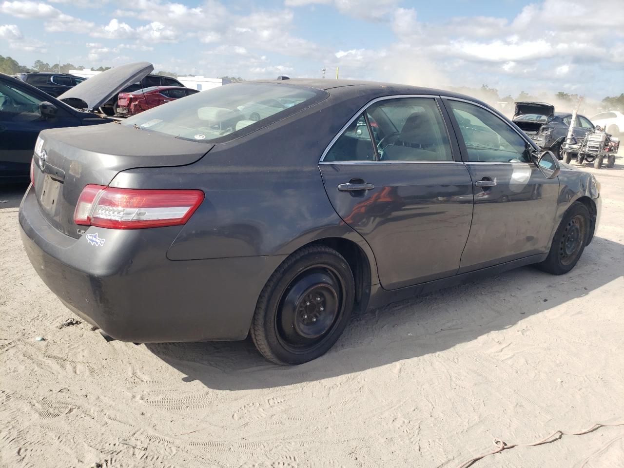 2010 Toyota Camry Le - Image 3