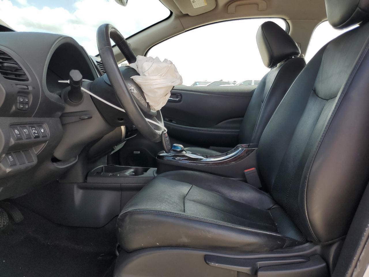 2015 Nissan Leaf S - Image 7