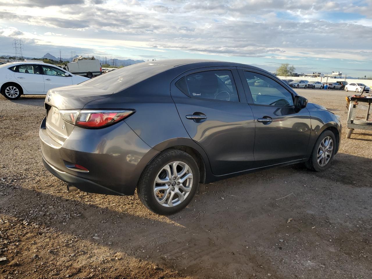 2018 Toyota Yaris Ia - Фото 3