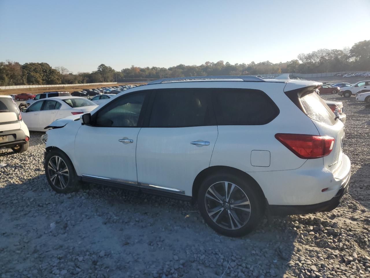 2020 Nissan Pathfinder Platinum - Image 2