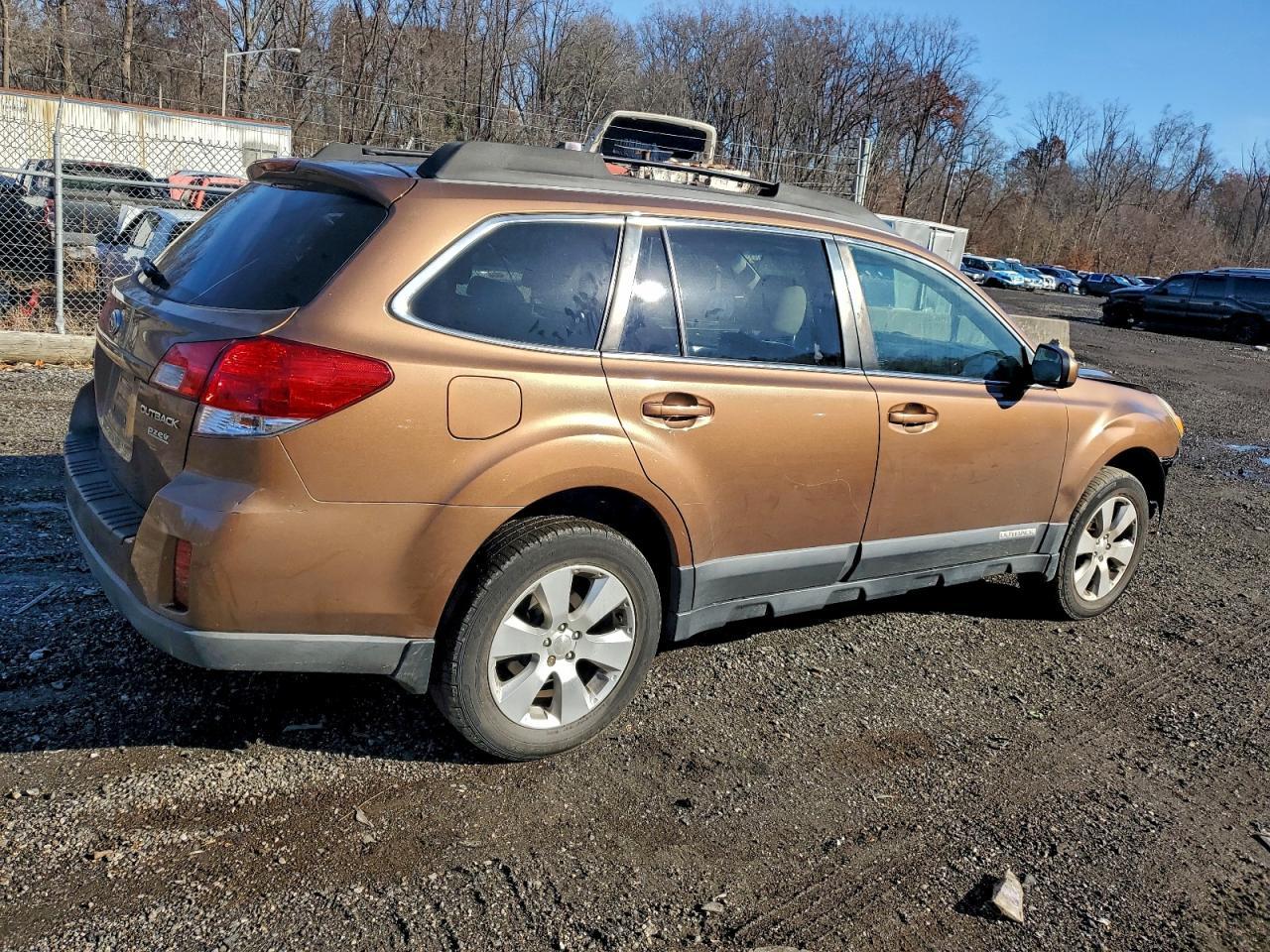 2011 Subaru Outback 2.5I Premium - Image 3